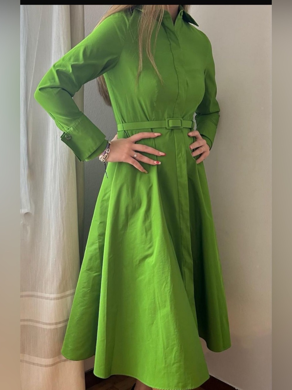 New with tags Carolina Herrera size 4 Classic Green Belted Shirt Dress